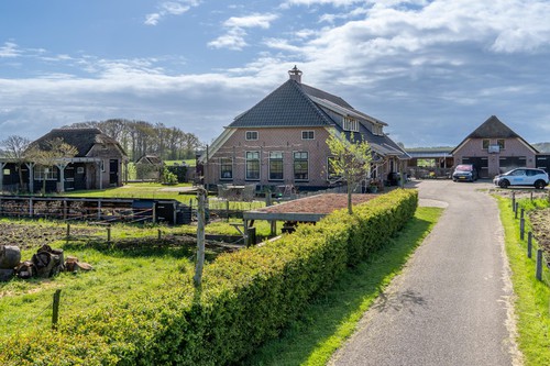 Twee-onder-een-kap aan Hubertsallee 2a, Laag Zuthem